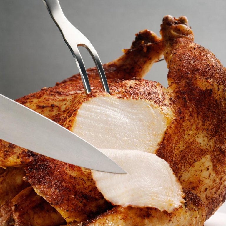 Rotisserie-chicken-being-sliced
